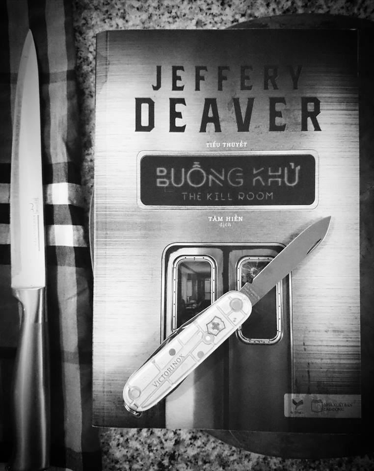 buong-khu-jeffery-deaver-lat-tay-vu-an-mang-dang-sau-be-boi-chinh-tri-voluyendinhphong-org-0-2