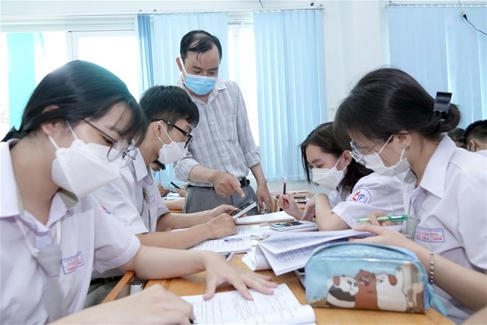 tranh-sai-lam-bi-quyet-on-thi-toan-dai-hoc-toi-uu-tu-thu-khoa-voluyendinhphong-org-46-1